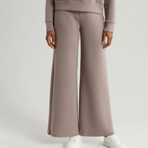 Air Essentials Wide Leg Pant - Picture 1 of 1